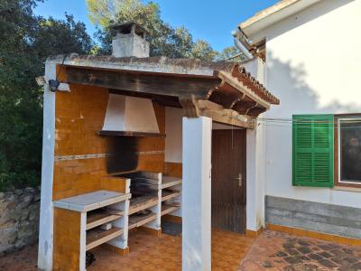 SANT JOAN (CENTRE OF THE ISLAND): Charming finca with pool, private well, guest apartment and 82 m² shed