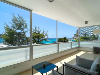 SANTA PONSA on the 1st sea line: Completely renovated, furnished 3-bedroom apartment for long-term rental