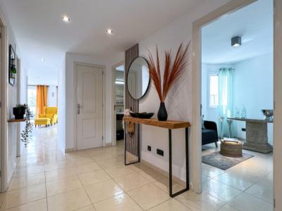 SANTA PONSA on the 1st sea line: Completely renovated, furnished 3-bedroom apartment for long-term rental