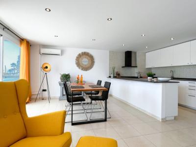SANTA PONSA on the 1st sea line: Completely renovated, furnished 3-bedroom apartment for long-term rental