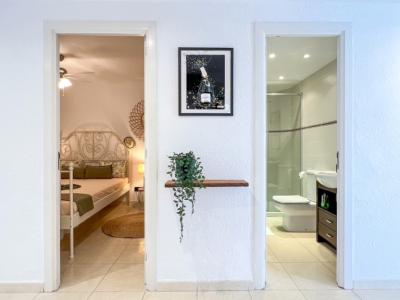 SANTA PONSA on the 1st sea line: Completely renovated, furnished 3-bedroom apartment for long-term rental