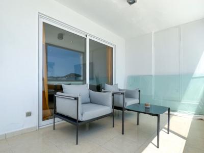 SANTA PONSA on the 1st sea line: Completely renovated, furnished 3-bedroom apartment for long-term rental