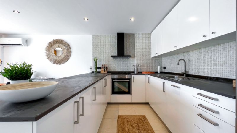 SANTA PONSA on the 1st sea line: Completely renovated, furnished 3-bedroom apartment for long-term rental