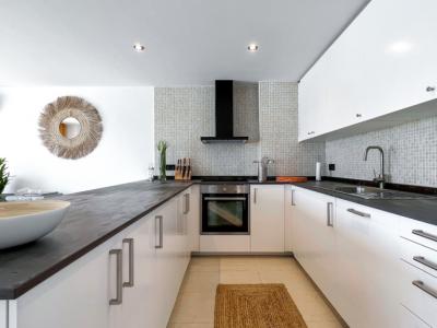 SANTA PONSA on the 1st sea line: Completely renovated, furnished 3-bedroom apartment for long-term rental