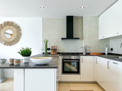 SANTA PONSA on the 1st sea line: Completely renovated, furnished 3-bedroom apartment for long-term rental