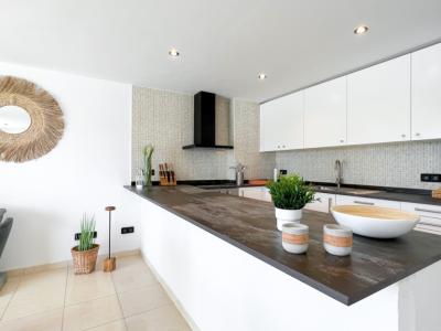 SANTA PONSA on the 1st sea line: Completely renovated, furnished 3-bedroom apartment for long-term rental