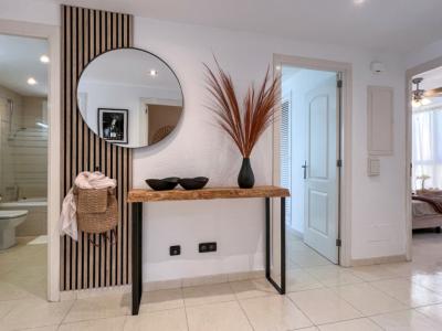 SANTA PONSA on the 1st sea line: Completely renovated, furnished 3-bedroom apartment for long-term rental