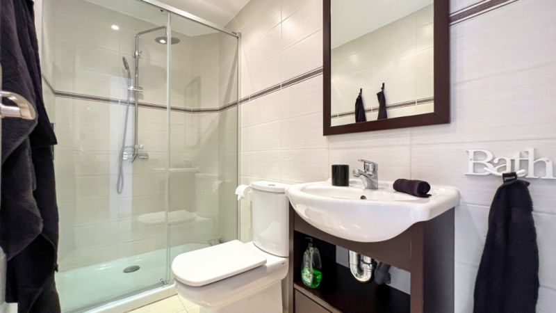 SANTA PONSA on the 1st sea line: Completely renovated, furnished 3-bedroom apartment for long-term rental