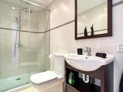 SANTA PONSA on the 1st sea line: Completely renovated, furnished 3-bedroom apartment for long-term rental