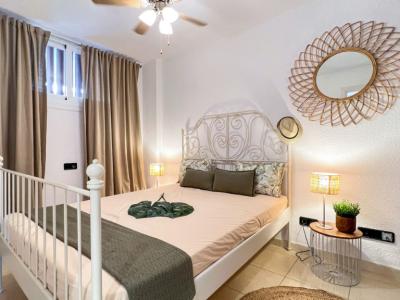 SANTA PONSA on the 1st sea line: Completely renovated, furnished 3-bedroom apartment for long-term rental