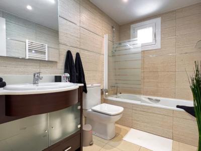 SANTA PONSA on the 1st sea line: Completely renovated, furnished 3-bedroom apartment for long-term rental