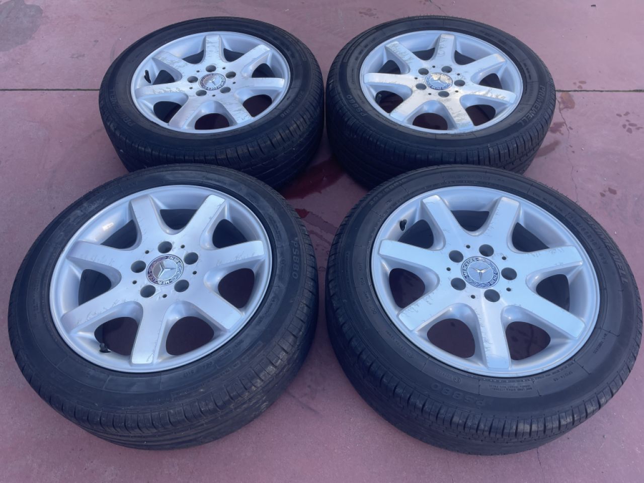 Juego de 4 llantas originales Mercedes-Benz. Llantas de oble medida. traseras R16X8 ET30 y delantera