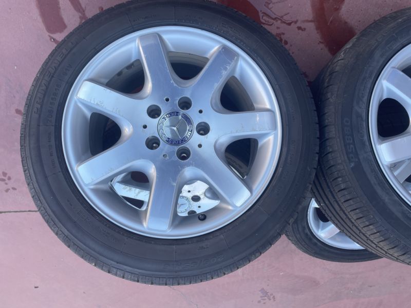 Juego de 4 llantas originales Mercedes-Benz. Llantas de oble medida. traseras R16X8 ET30 y delantera