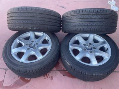 Juego de 4 llantas originales Mercedes-Benz. Llantas de oble medida. traseras R16X8 ET30 y delantera