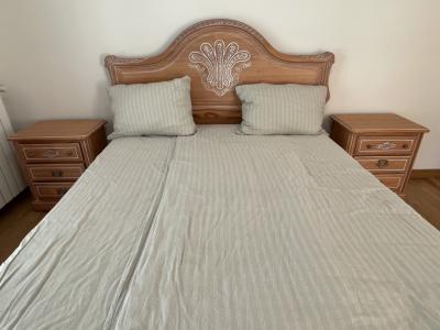 Dormitorio completo con mesitas de noche