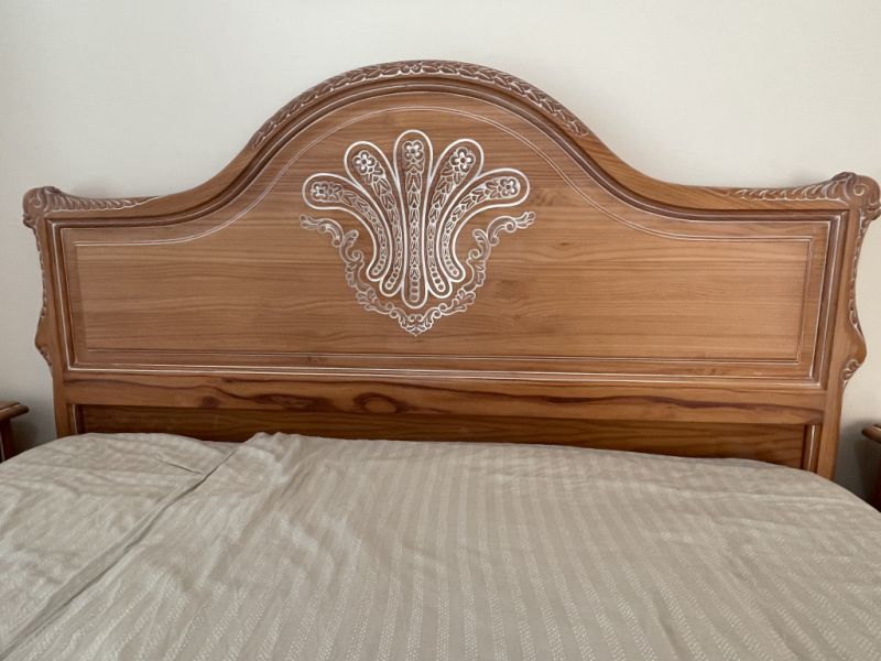 Dormitorio completo con mesitas de noche