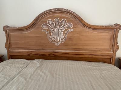 Dormitorio completo con mesitas de noche