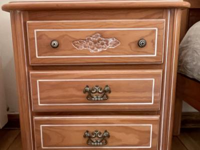 Dormitorio completo con mesitas de noche