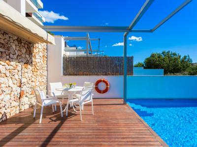 Beautiful semi-detached house for rent in Cala Mandia.