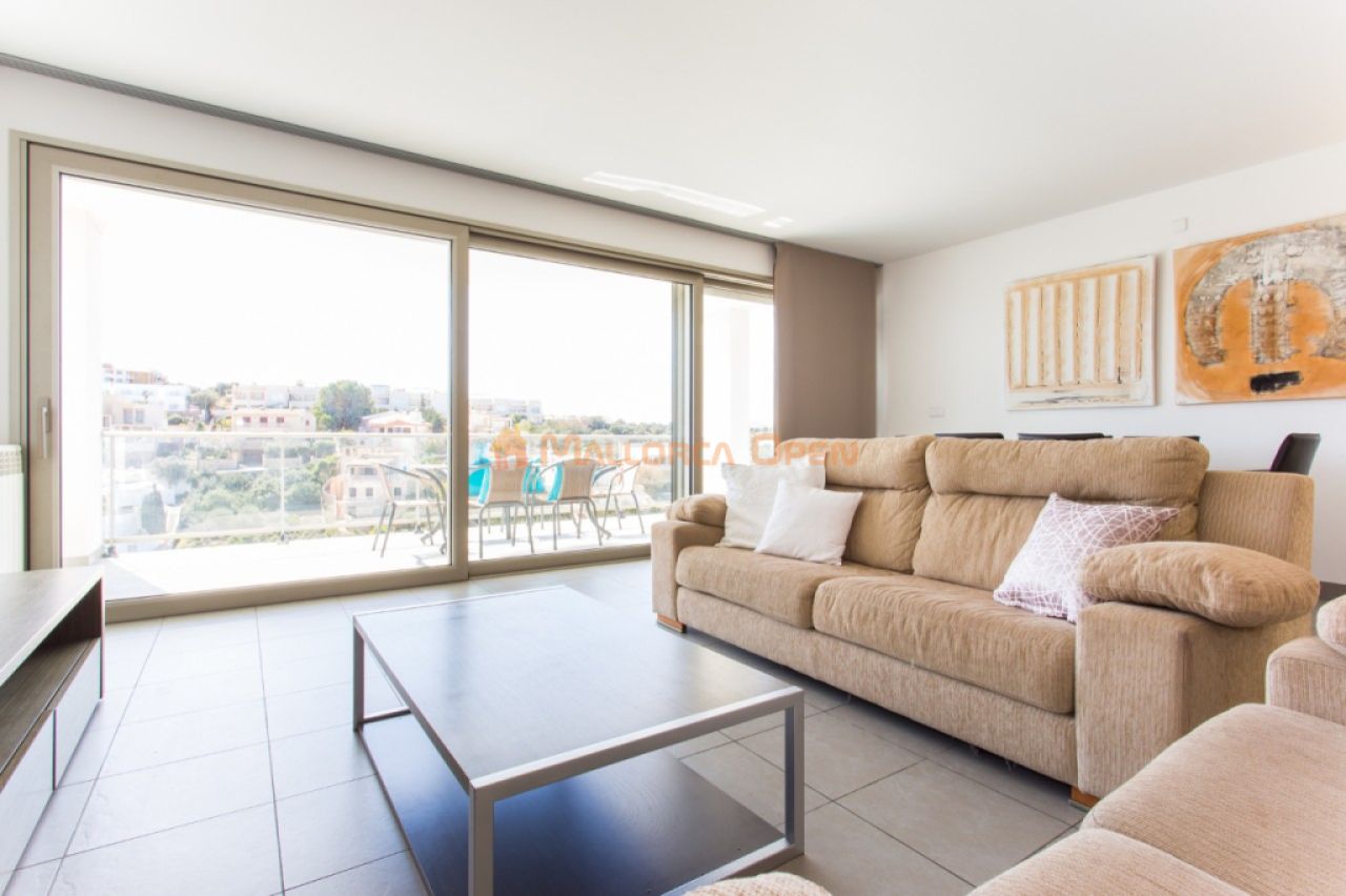 Beautiful semi-detached house for rent in Cala Mandia.