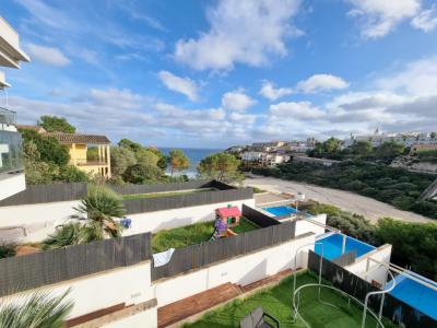 Beautiful semi-detached house for rent in Cala Mandia.