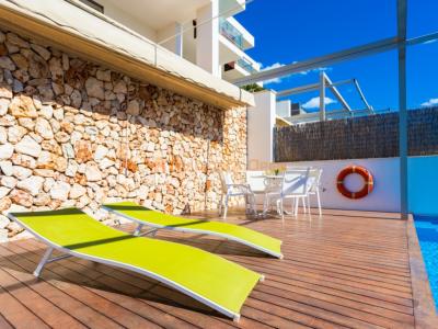 Beautiful semi-detached house for rent in Cala Mandia.