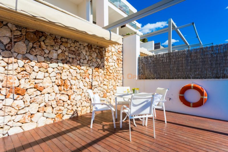 Beautiful semi-detached house for rent in Cala Mandia.