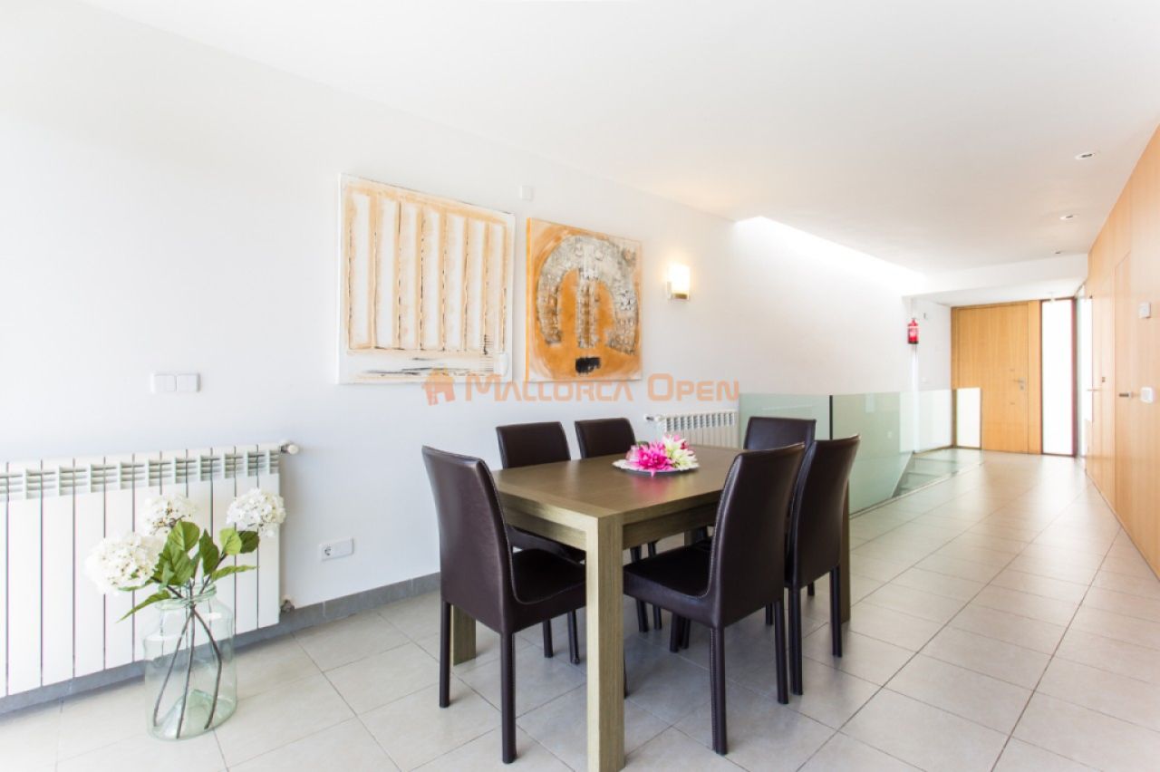 Beautiful semi-detached house for rent in Cala Mandia.