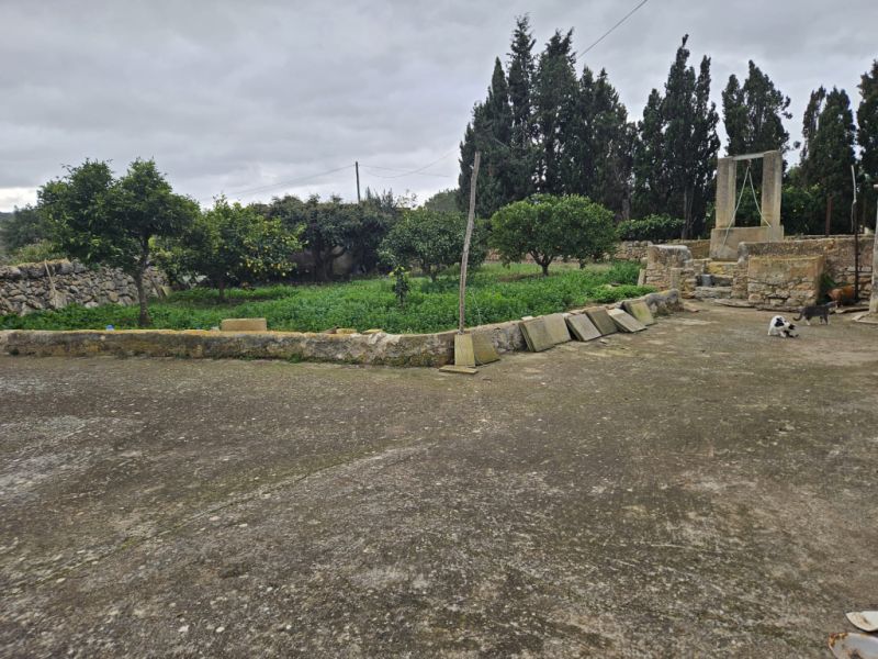 Schöne Finca mit renovierungsbedürftigem Haus