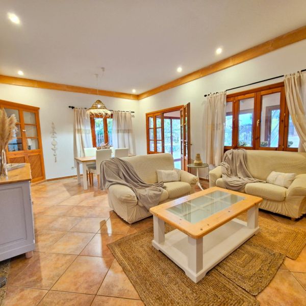 Schöne renovierte Finca zur Langzeit Miete