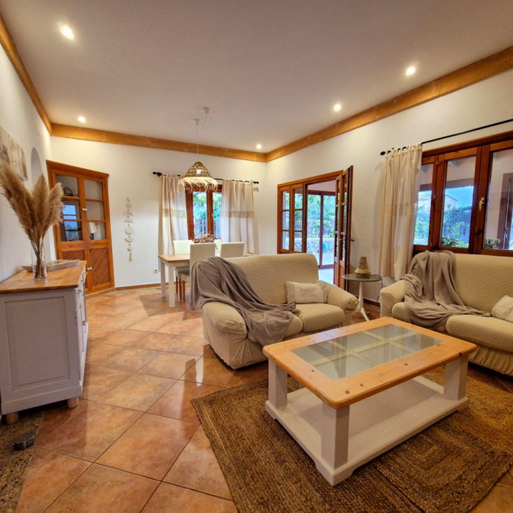 Schöne renovierte Finca zur Langzeit Miete