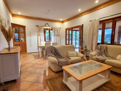 Schöne renovierte Finca zur Langzeit Miete