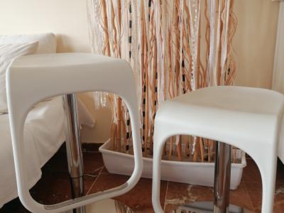 Nice sturdy stools, cheap to give away!