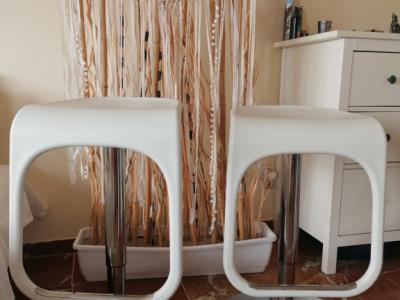 Nice sturdy stools, cheap to give away!