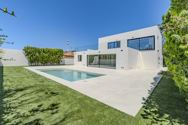 Schöne Villa zum Verkauf in Bahia Grande mit Neubau