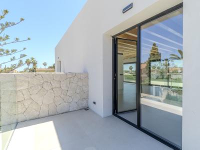 Schöne Villa zum Verkauf in Bahia Grande mit Neubau