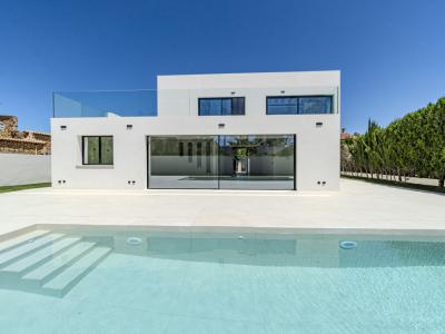 Schöne Villa zum Verkauf in Bahia Grande mit Neubau