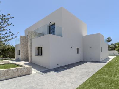 Schöne Villa zum Verkauf in Bahia Grande mit Neubau