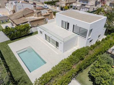Schöne Villa zum Verkauf in Bahia Grande mit Neubau