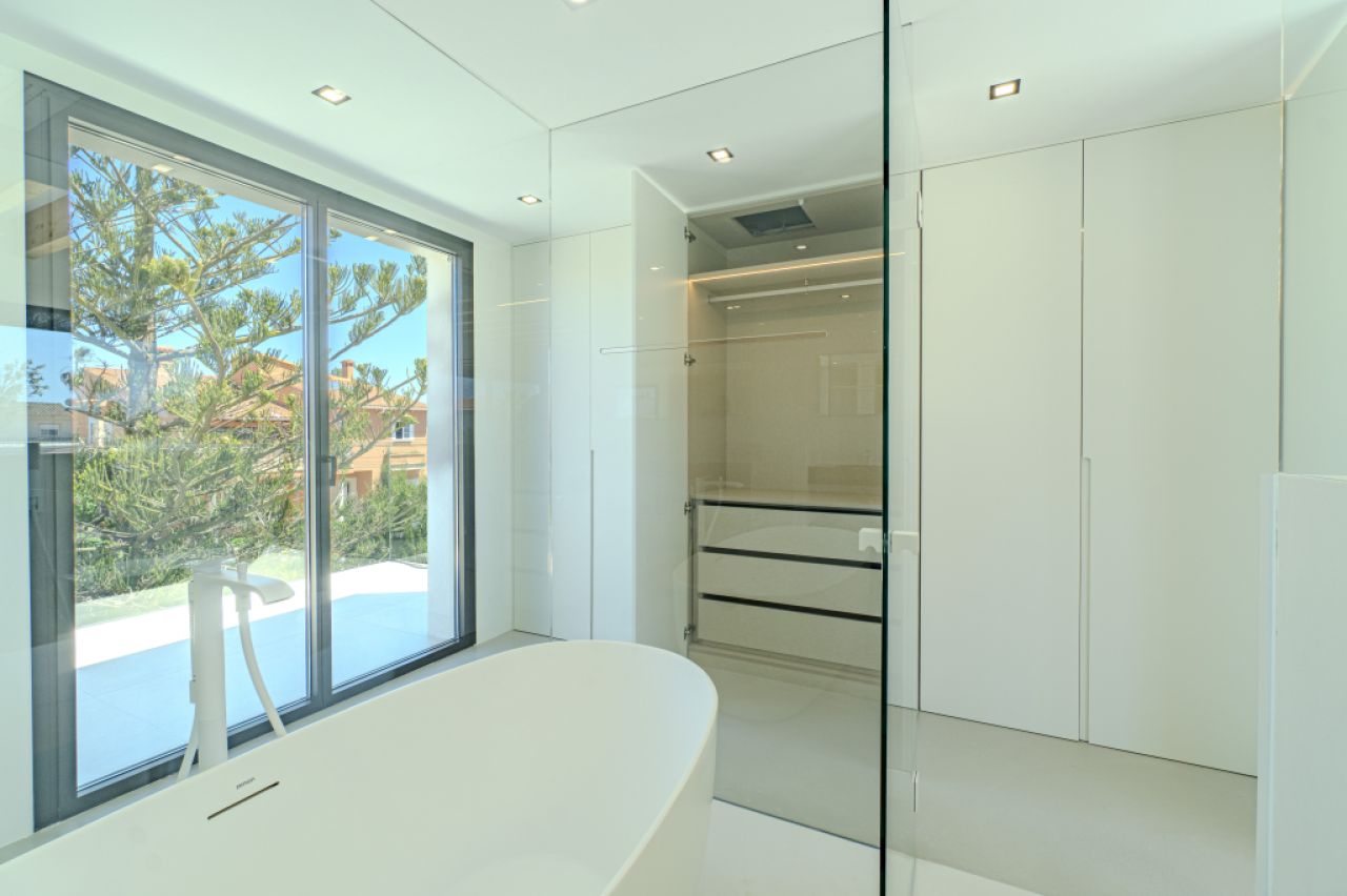 Schöne Villa zum Verkauf in Bahia Grande mit Neubau