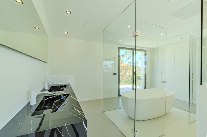 Schöne Villa zum Verkauf in Bahia Grande mit Neubau