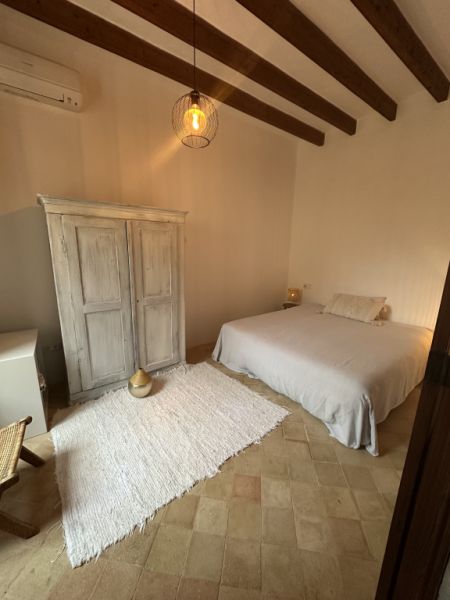 Schöne Zimmer in einem wunderschönen Dorfhaus in Sencelles  zu vermieten