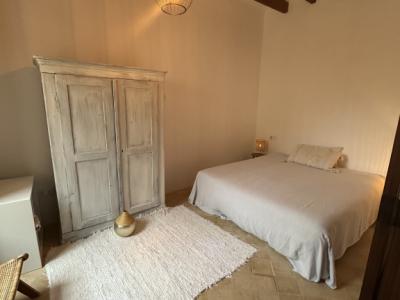 Schöne Zimmer in einem wunderschönen Dorfhaus in Sencelles  zu vermieten