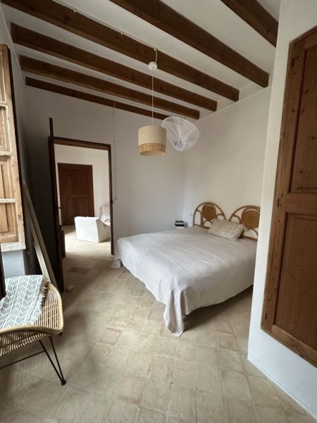 Schöne Zimmer in einem wunderschönen Dorfhaus in Sencelles  zu vermieten