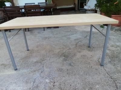 Bonita mesa de comedor de color marrón claro para ser entregado barato