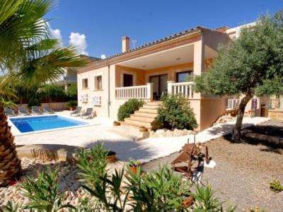Schönes Chalet mit Pool bei Porto Colom  nahe  der Küste --- CH 02 FZ