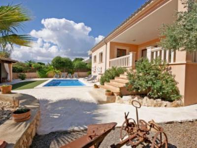 Schönes Chalet mit Pool bei Porto Colom  nahe  der Küste --- CH 02 FZ