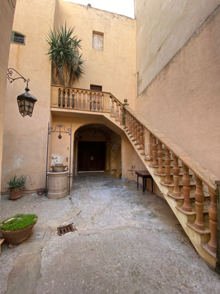 Se Vende Hermosa Casa Histórica en Manacor