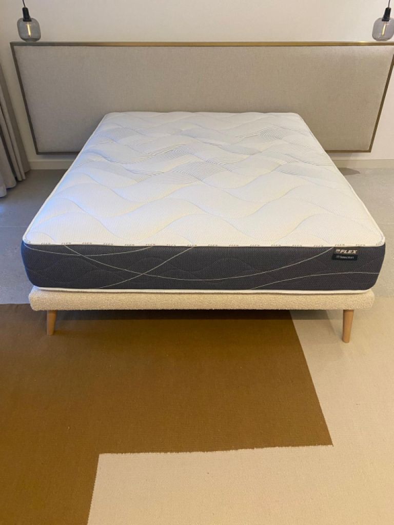 Schönes neues Bett | Maße 1,50 m x 1,90 m | Abholung in Santa Ponsa