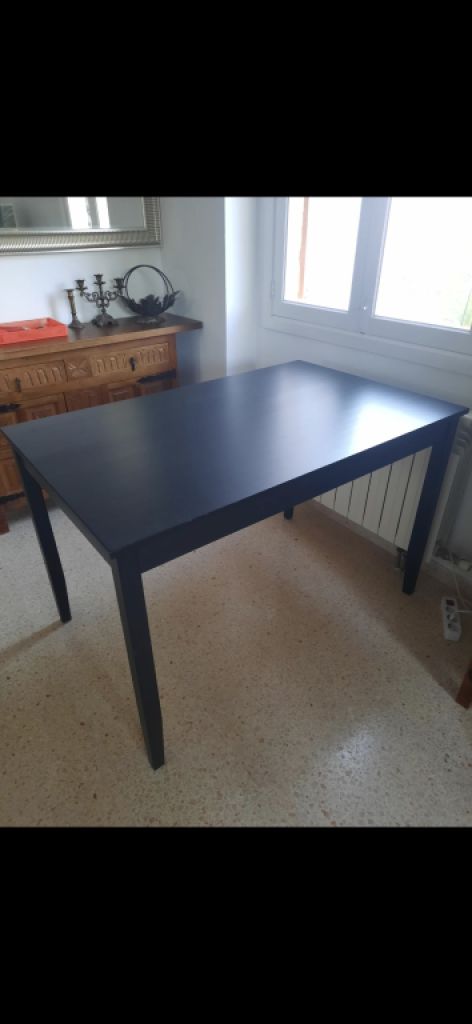 Mesa de comedor negra
